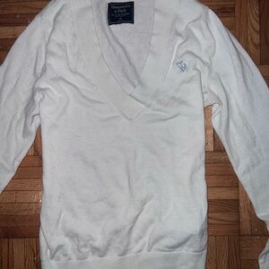 Abercrombie & Fitch Women's Cream V-Neck Y2K Sweater